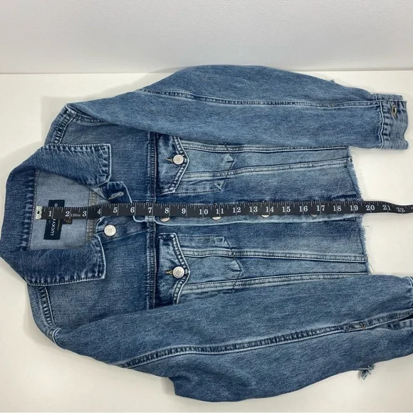 Lucky Brand The Tomboy Trucker Distressed Raw Hem Cropped Denim Jean Jacket M - Picture 11 of 12